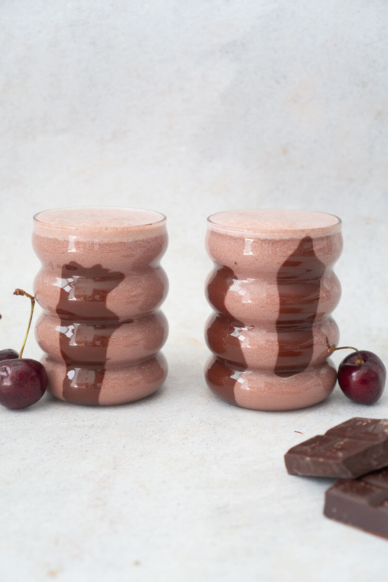 Leche chocolatada sabor selva negra 