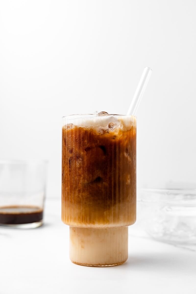 Latte de almendras y dátiles