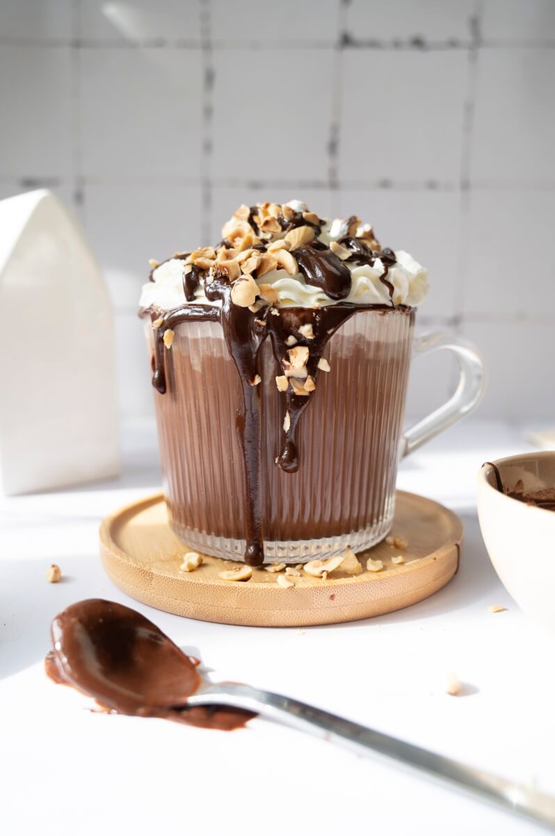 Cóctel sin alcohol de chocolate y avellanas «al estilo Baileys»