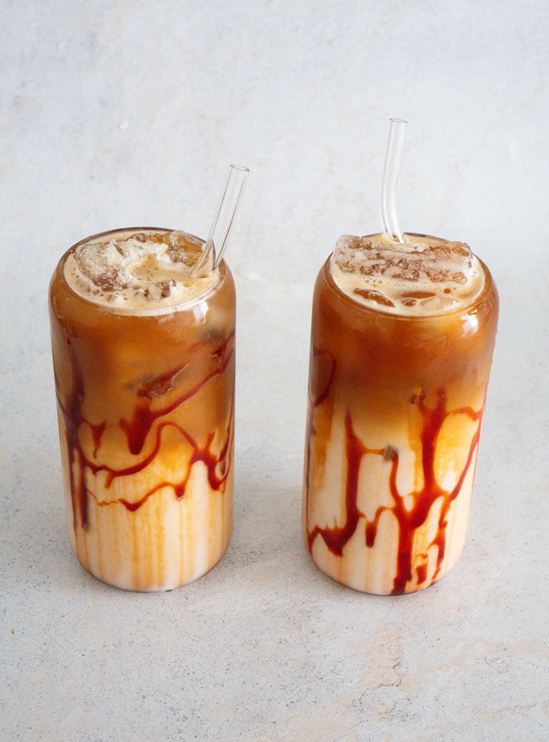 Macchiato helado con caramelo