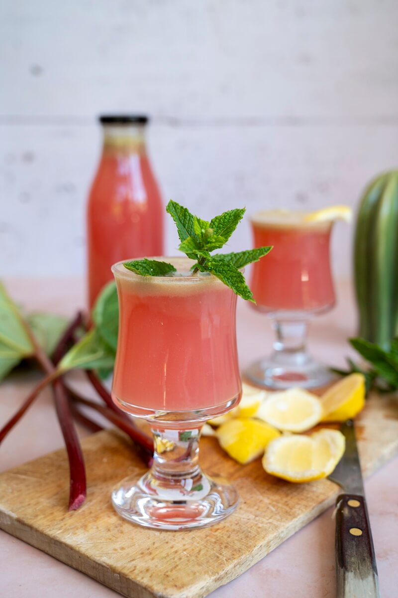 Limonada de ruibarbo y jengibre